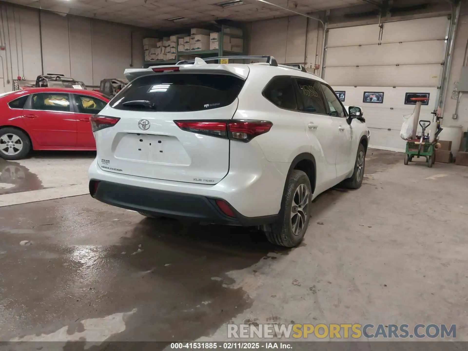 4 Photograph of a damaged car 5TDGZRBH9NS596046 TOYOTA HIGHLANDER 2022