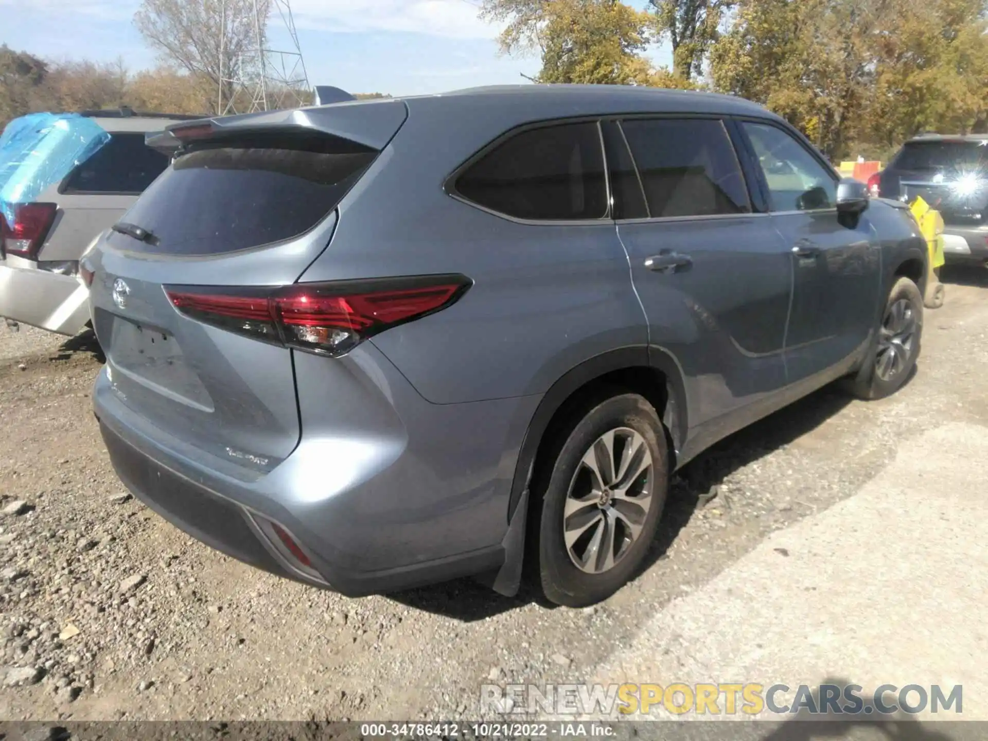 4 Photograph of a damaged car 5TDGZRBHXNS161410 TOYOTA HIGHLANDER 2022