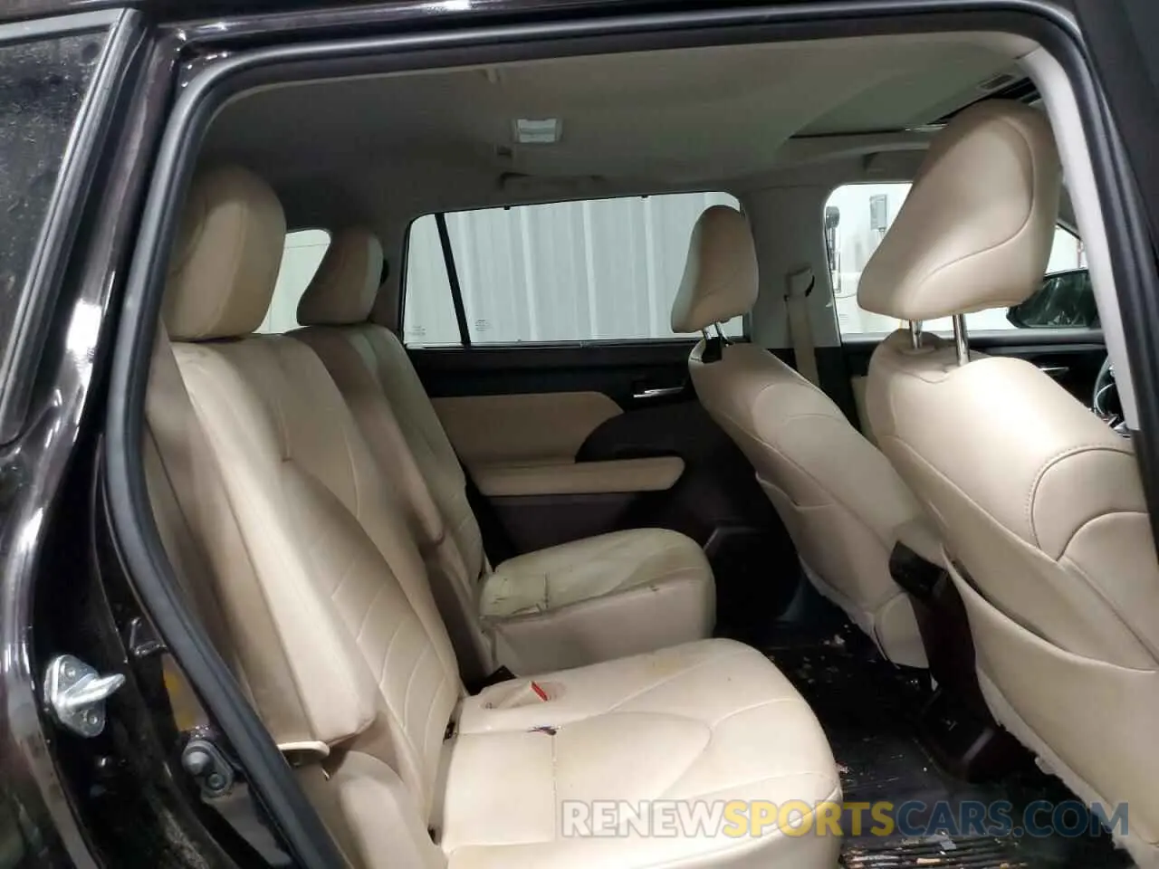 11 Photograph of a damaged car 5TDGZRBHXNS201422 TOYOTA HIGHLANDER 2022