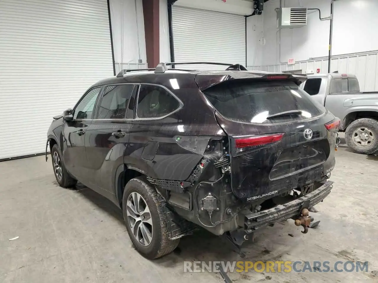 2 Photograph of a damaged car 5TDGZRBHXNS201422 TOYOTA HIGHLANDER 2022