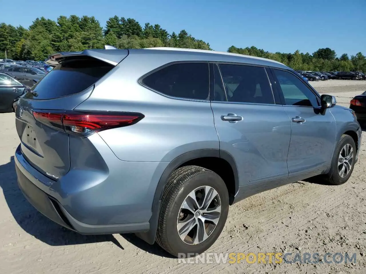 3 Photograph of a damaged car 5TDGZRBHXNS228264 TOYOTA HIGHLANDER 2022