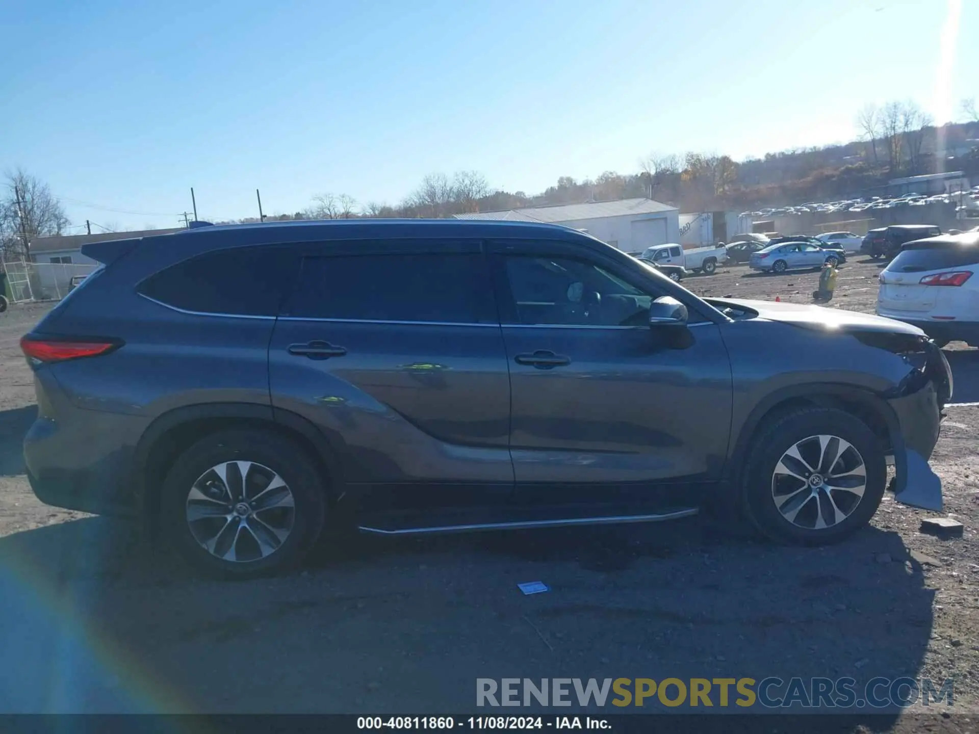 13 Photograph of a damaged car 5TDGZRBHXNS235778 TOYOTA HIGHLANDER 2022