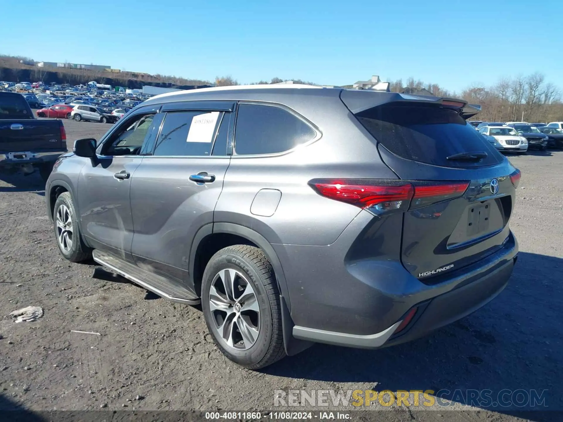3 Photograph of a damaged car 5TDGZRBHXNS235778 TOYOTA HIGHLANDER 2022