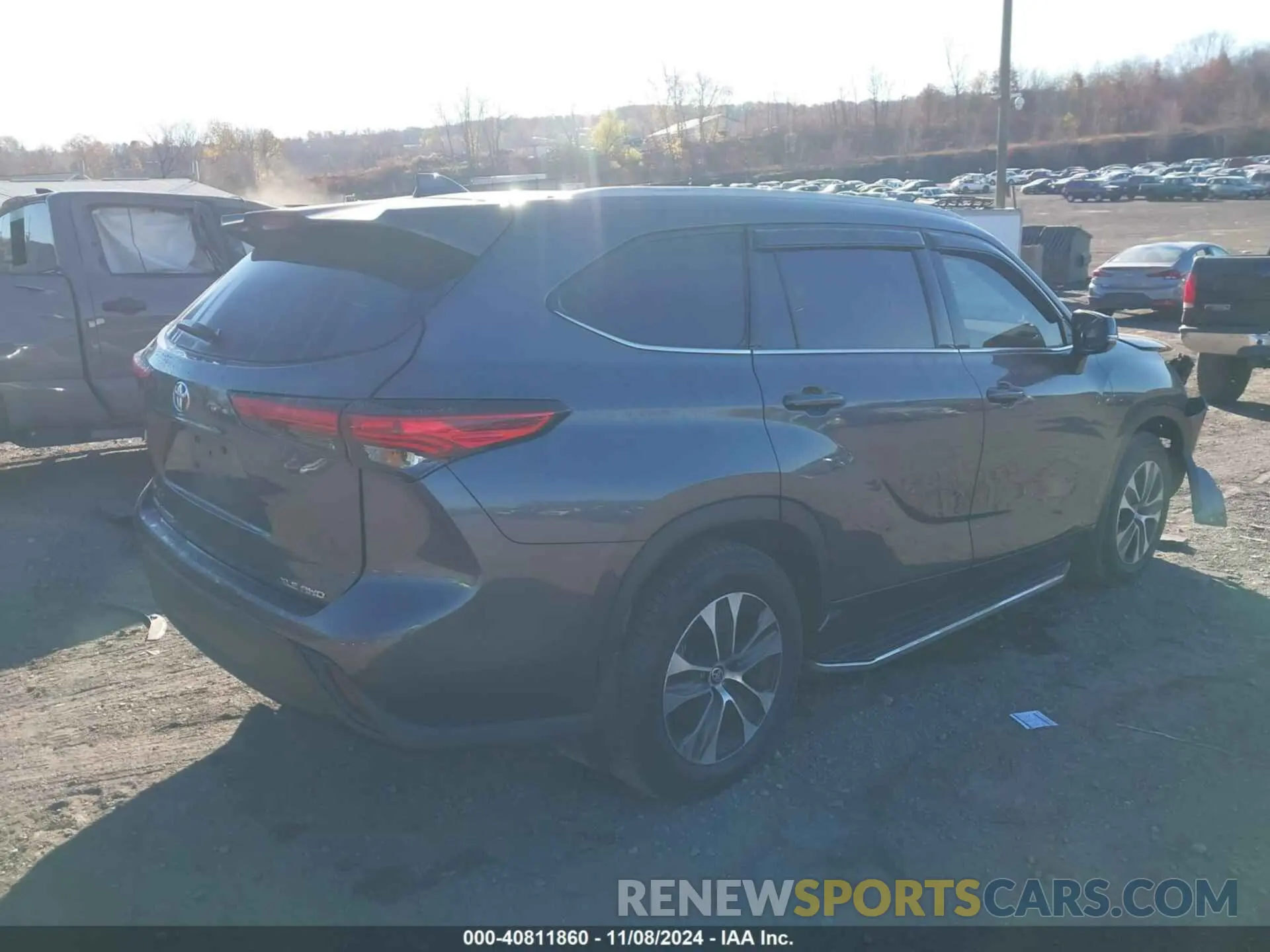 4 Photograph of a damaged car 5TDGZRBHXNS235778 TOYOTA HIGHLANDER 2022