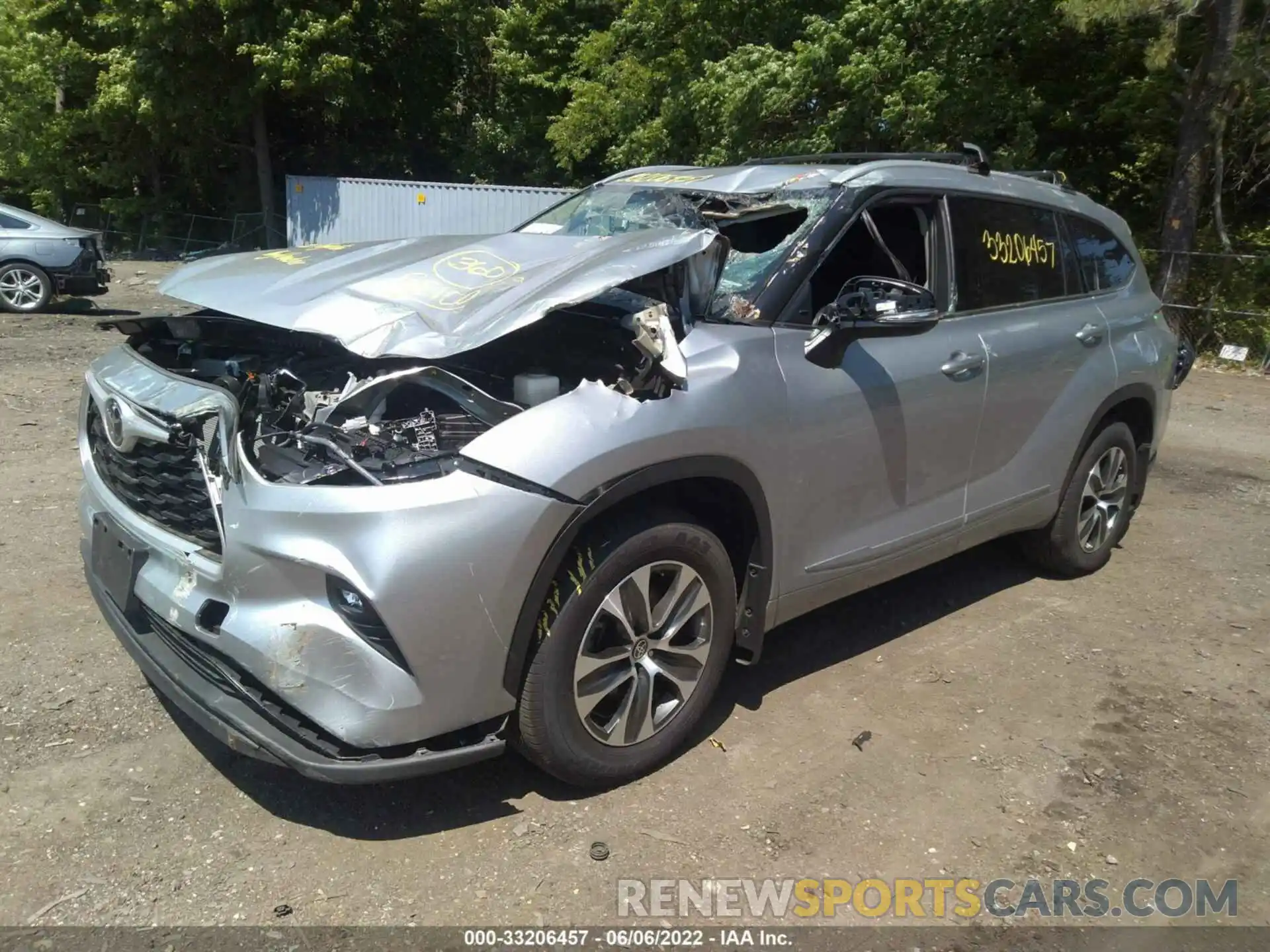 2 Photograph of a damaged car 5TDGZRBHXNS560527 TOYOTA HIGHLANDER 2022