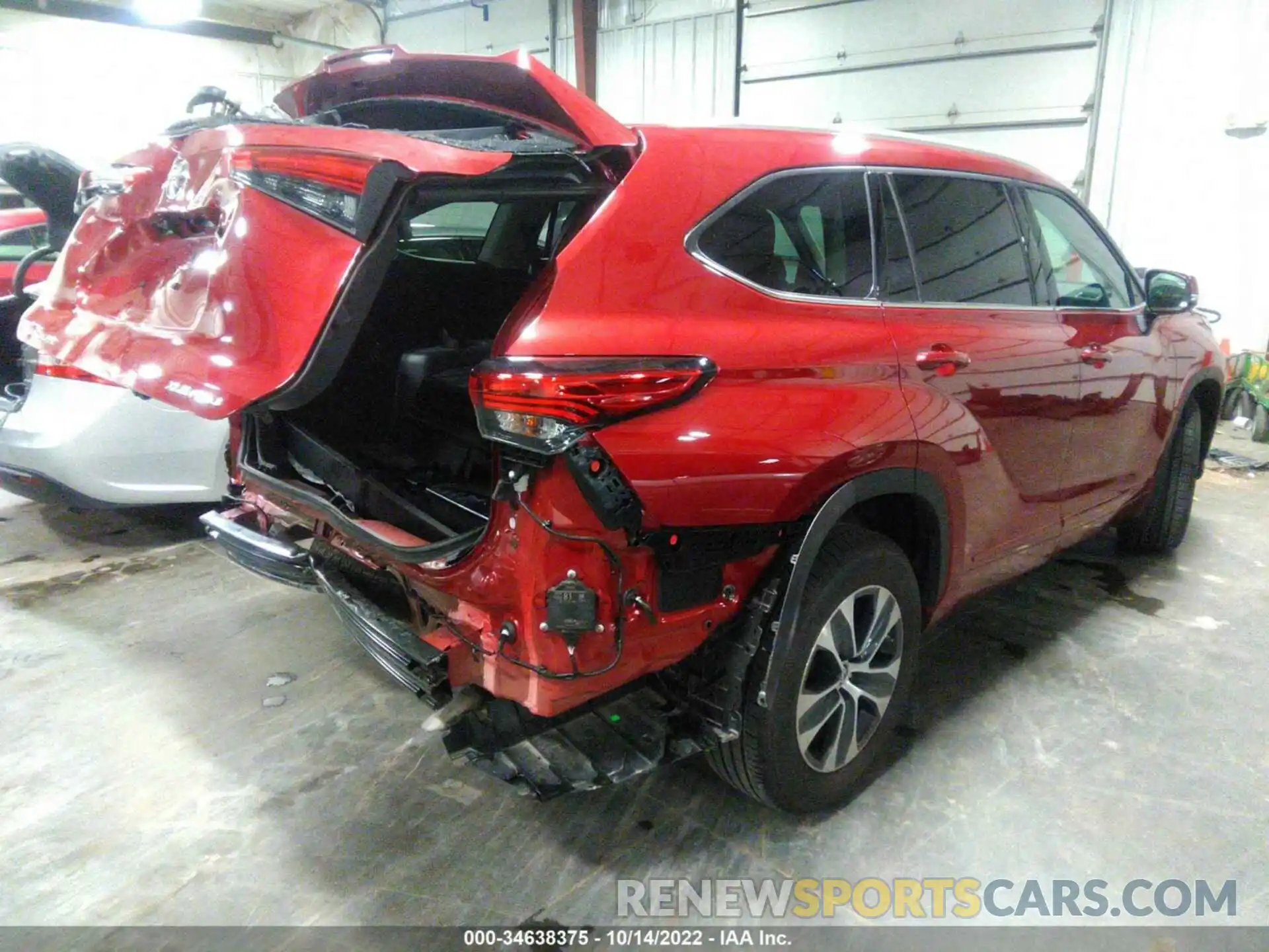 4 Photograph of a damaged car 5TDGZRBHXNS570300 TOYOTA HIGHLANDER 2022