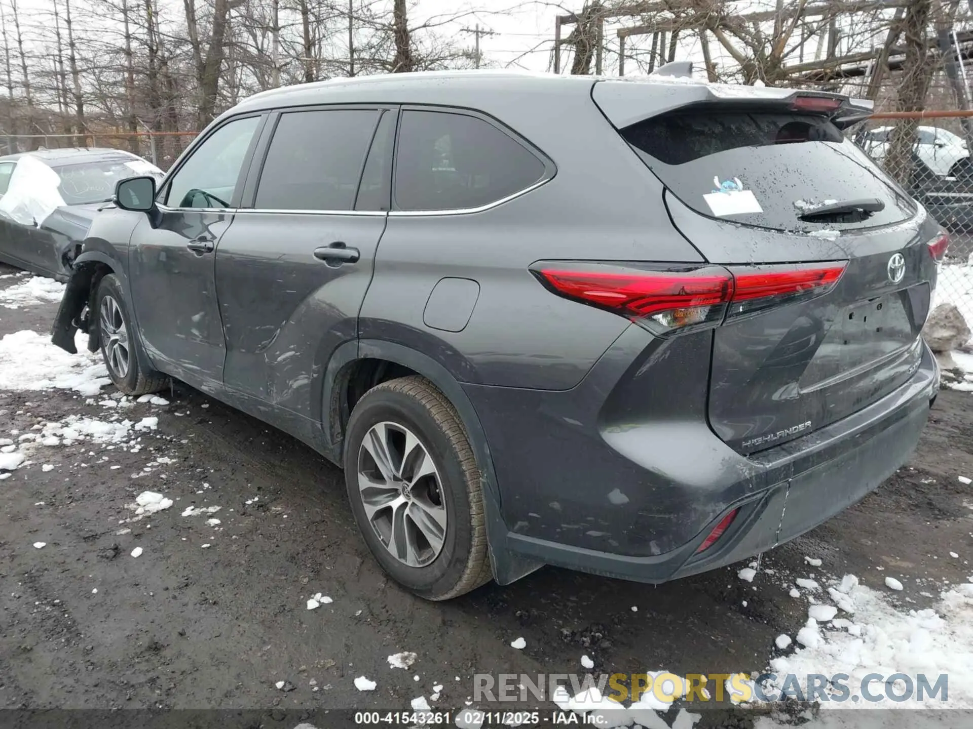 3 Photograph of a damaged car 5TDGZRBHXNS570927 TOYOTA HIGHLANDER 2022