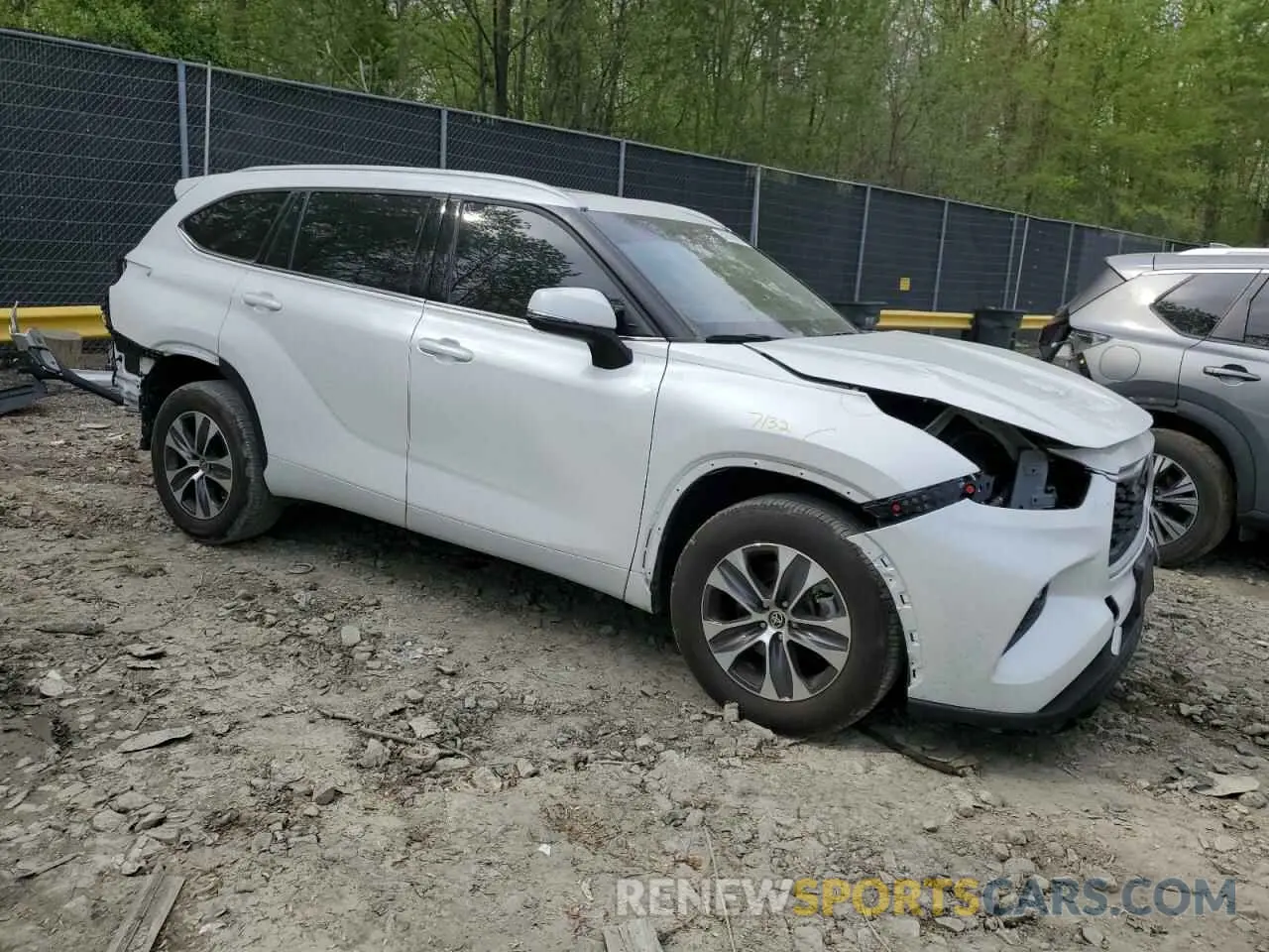 4 Photograph of a damaged car 5TDGZRBHXNS591325 TOYOTA HIGHLANDER 2022