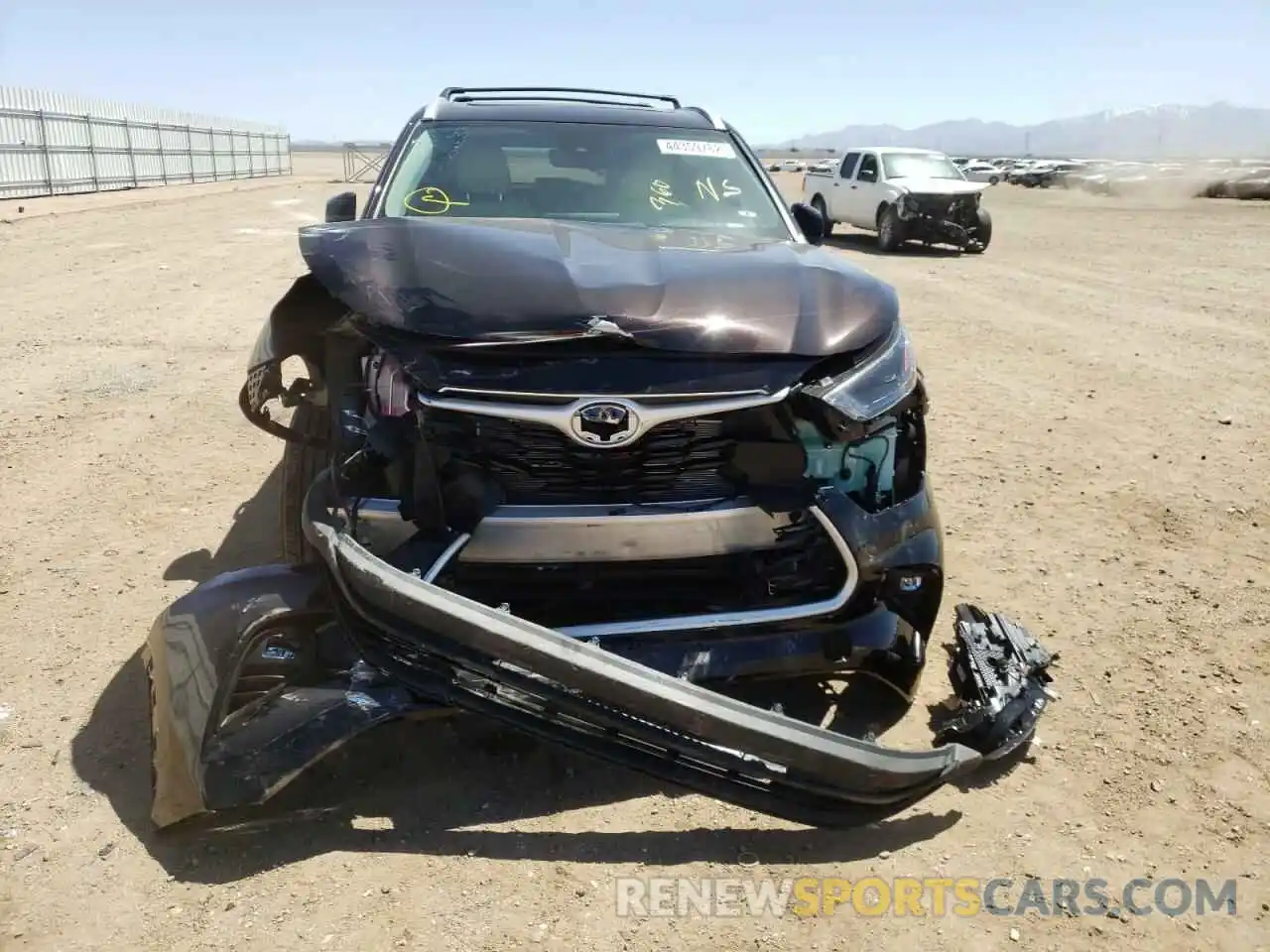 9 Photograph of a damaged car 5TDHARAH6NS013588 TOYOTA HIGHLANDER 2022