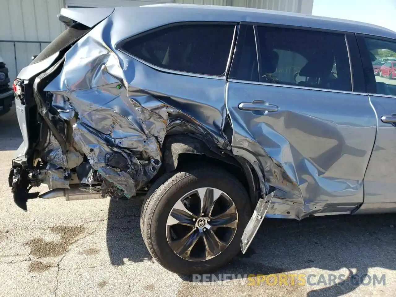 9 Photograph of a damaged car 5TDHBRCH0NS082335 TOYOTA HIGHLANDER 2022