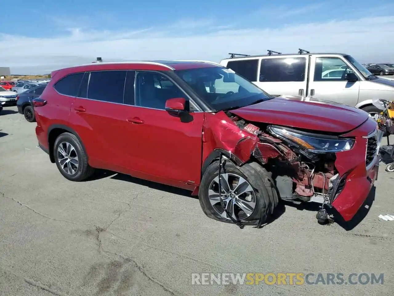 4 Photograph of a damaged car 5TDHBRCH1NS542781 TOYOTA HIGHLANDER 2022