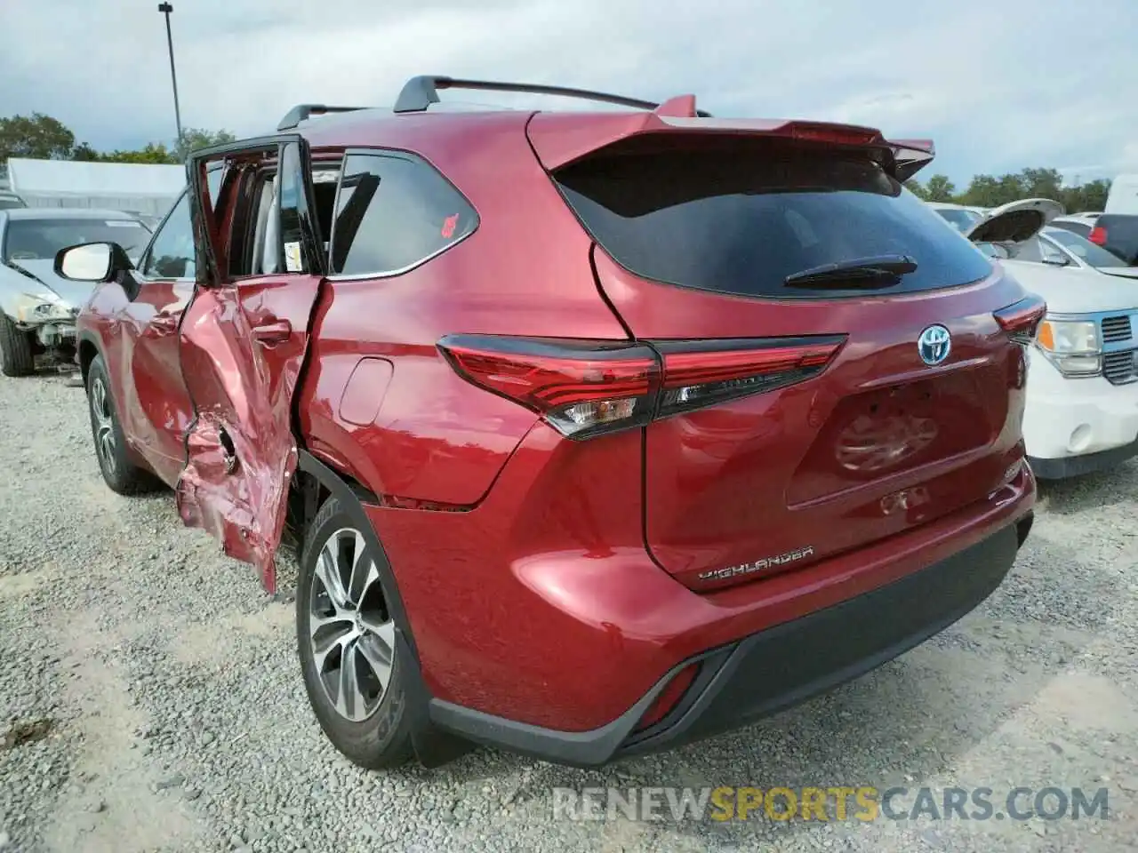 3 Photograph of a damaged car 5TDHBRCH5NS541004 TOYOTA HIGHLANDER 2022