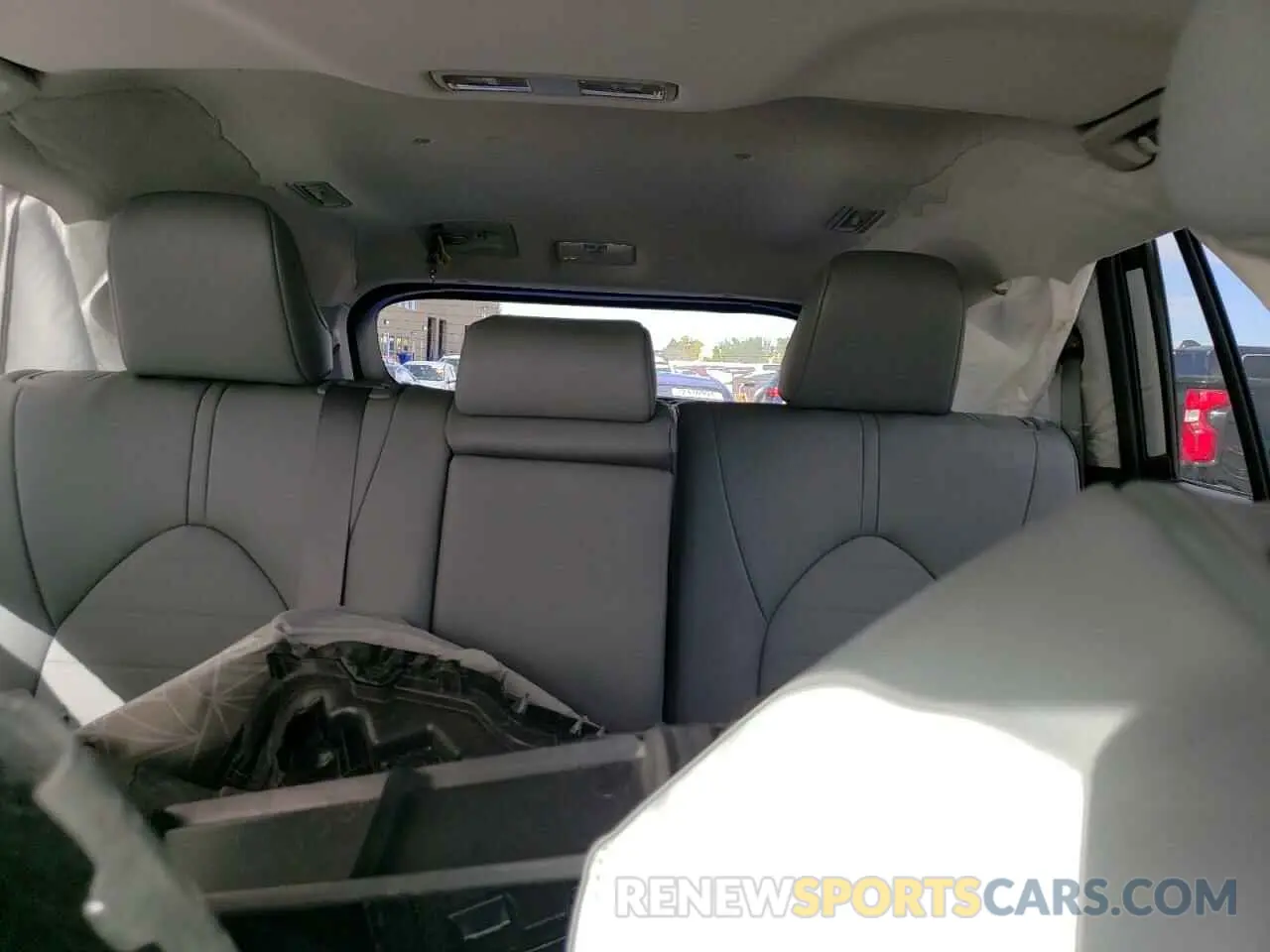 10 Photograph of a damaged car 5TDHBRCHXNS547459 TOYOTA HIGHLANDER 2022
