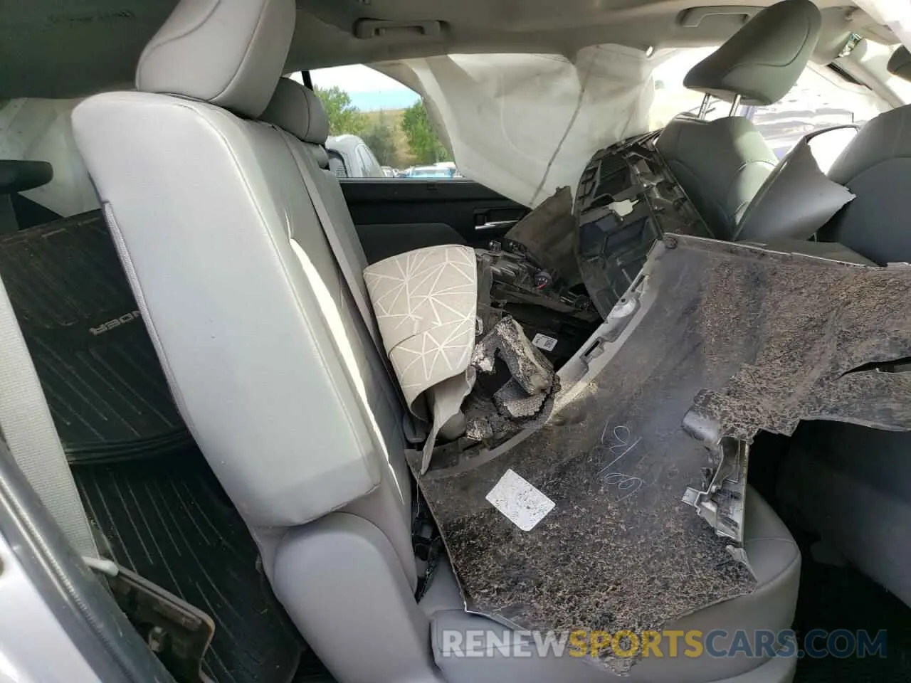 11 Photograph of a damaged car 5TDHBRCHXNS547459 TOYOTA HIGHLANDER 2022