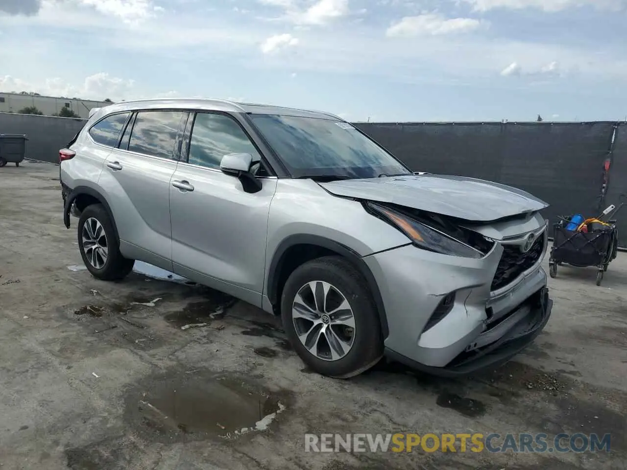 4 Photograph of a damaged car 5TDHZRAH2NS121814 TOYOTA HIGHLANDER 2022