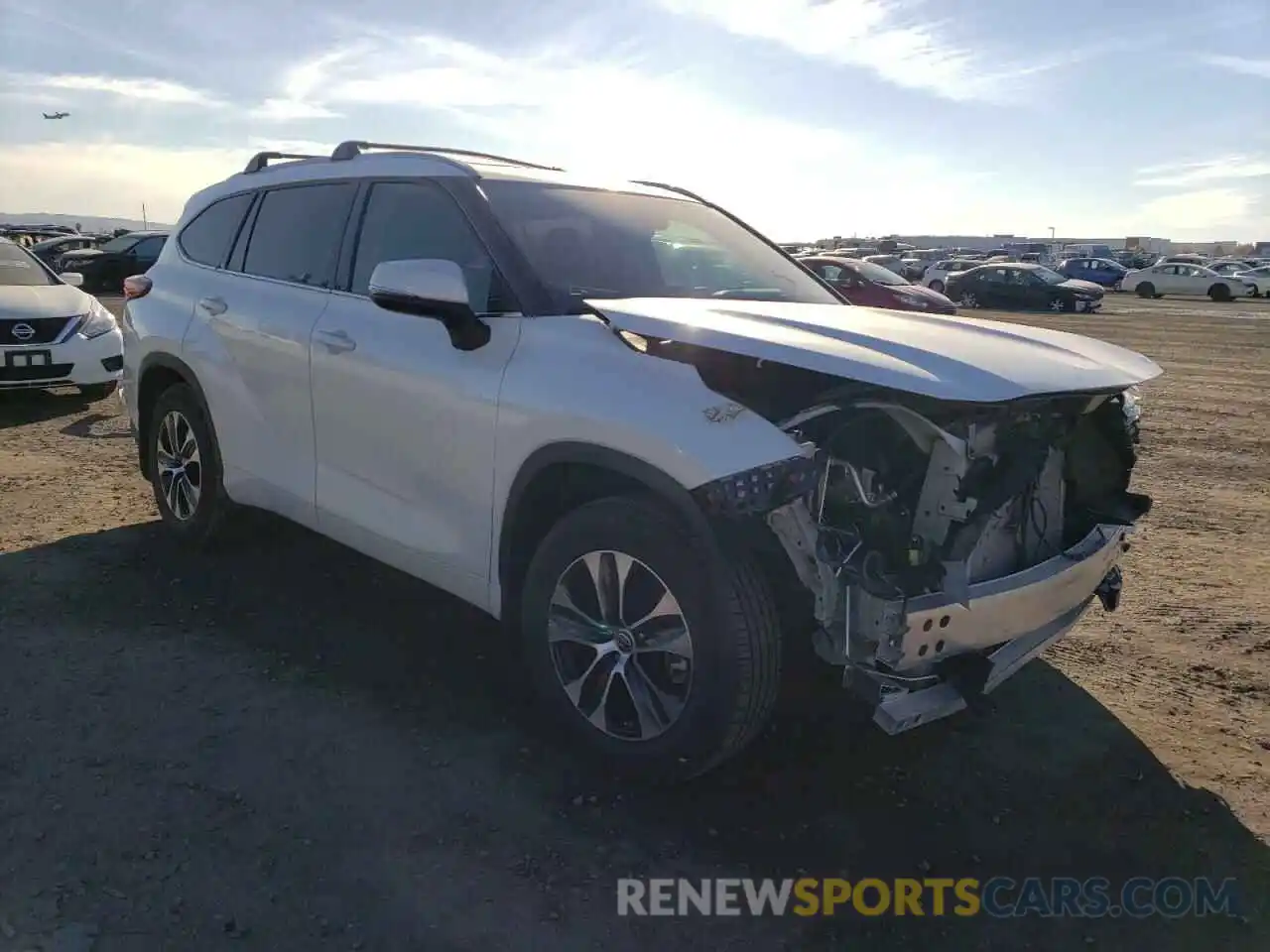 4 Photograph of a damaged car 5TDHZRAH2NS547065 TOYOTA HIGHLANDER 2022