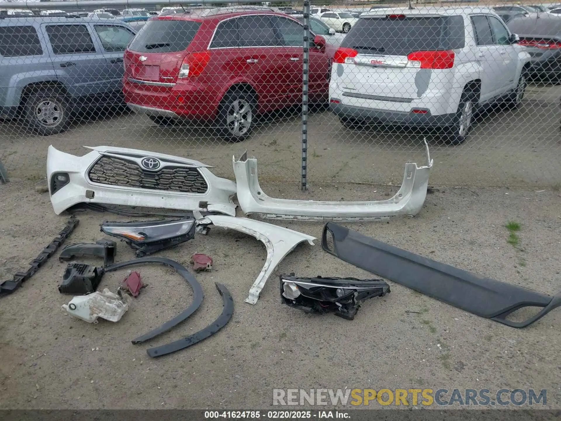 12 Photograph of a damaged car 5TDHZRAH2NS548040 TOYOTA HIGHLANDER 2022