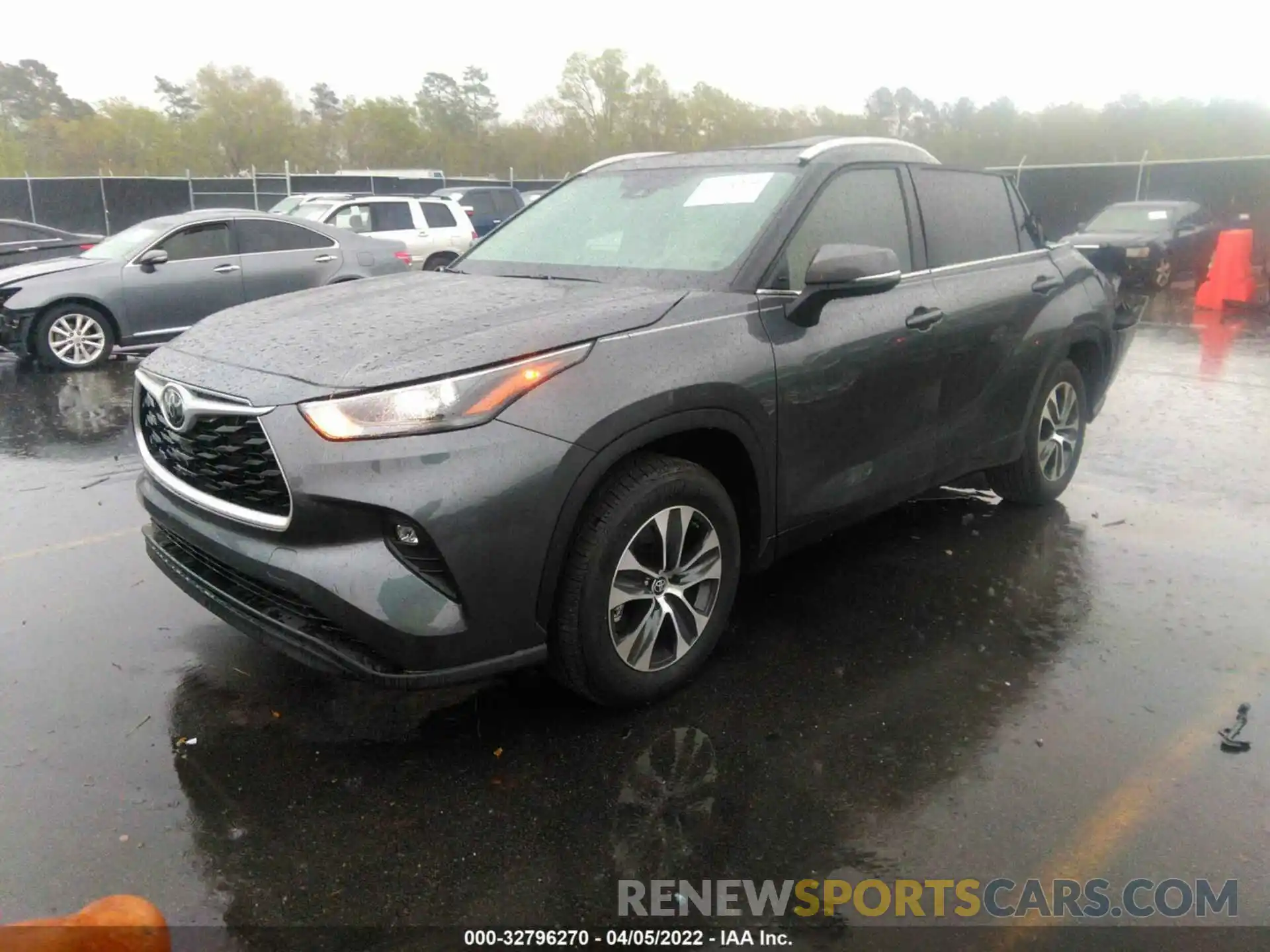 2 Photograph of a damaged car 5TDHZRAH4NS096821 TOYOTA HIGHLANDER 2022