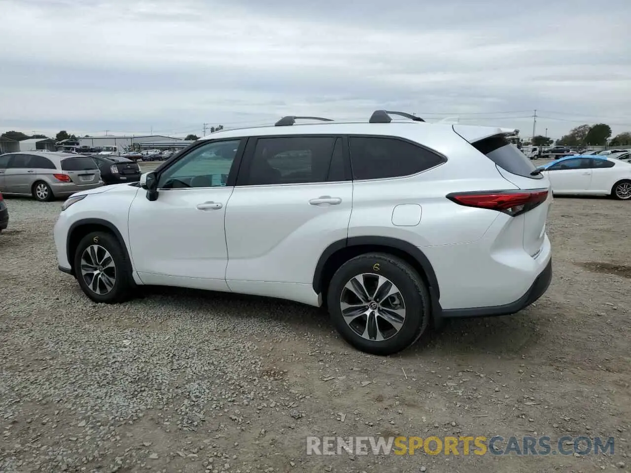 2 Photograph of a damaged car 5TDHZRAH5NS549148 TOYOTA HIGHLANDER 2022
