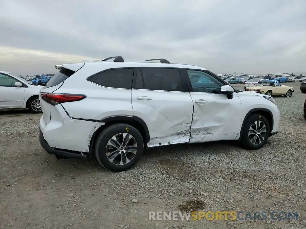 3 Photograph of a damaged car 5TDHZRAH5NS549148 TOYOTA HIGHLANDER 2022