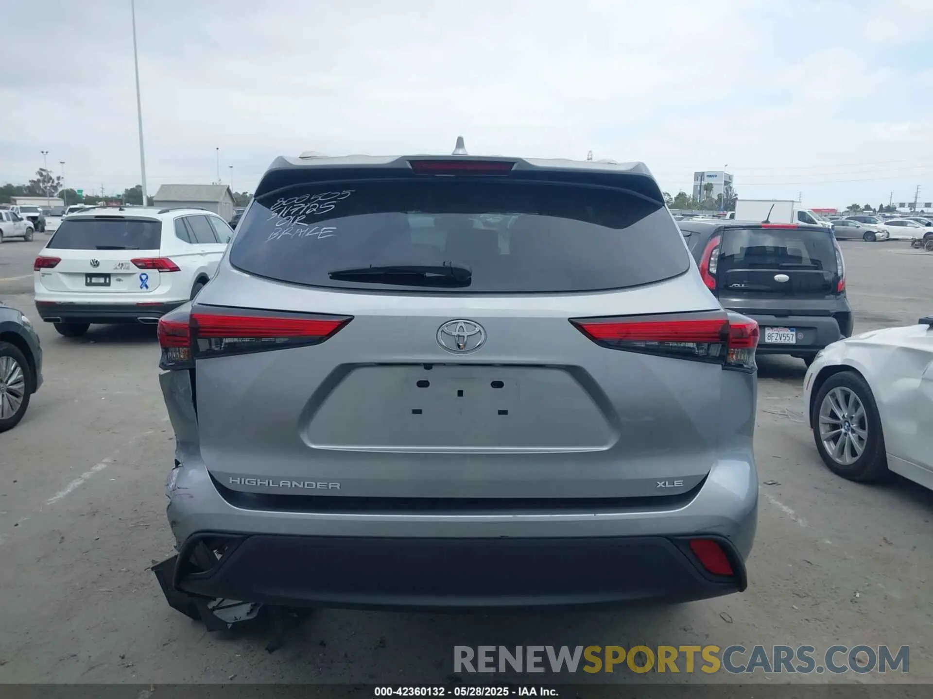 15 Photograph of a damaged car 5TDHZRAH6NS550079 TOYOTA HIGHLANDER 2022