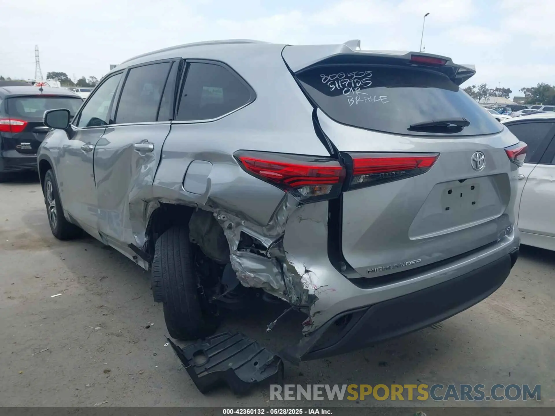 3 Photograph of a damaged car 5TDHZRAH6NS550079 TOYOTA HIGHLANDER 2022