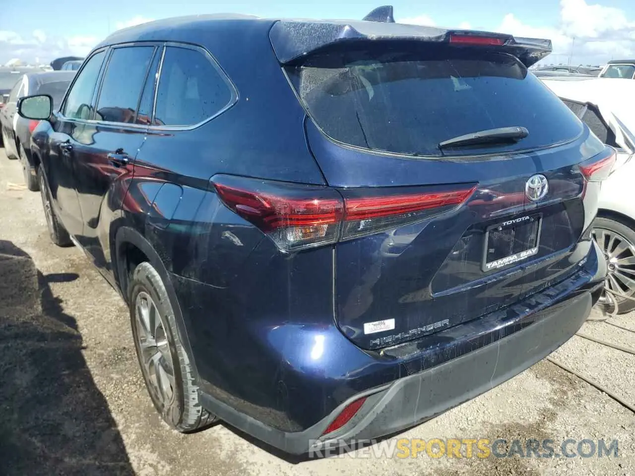 2 Photograph of a damaged car 5TDHZRAH9NS134009 TOYOTA HIGHLANDER 2022