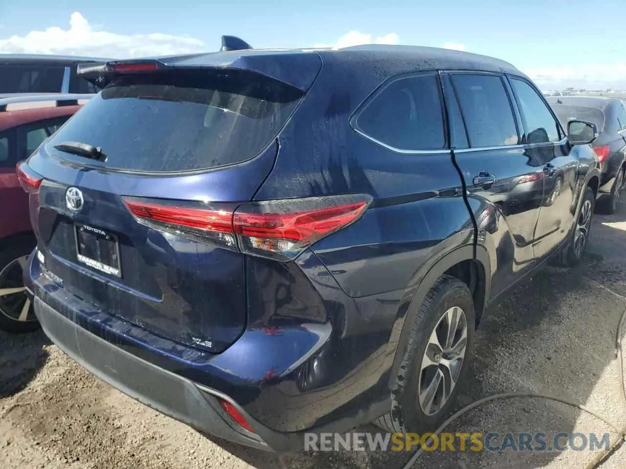 3 Photograph of a damaged car 5TDHZRAH9NS134009 TOYOTA HIGHLANDER 2022