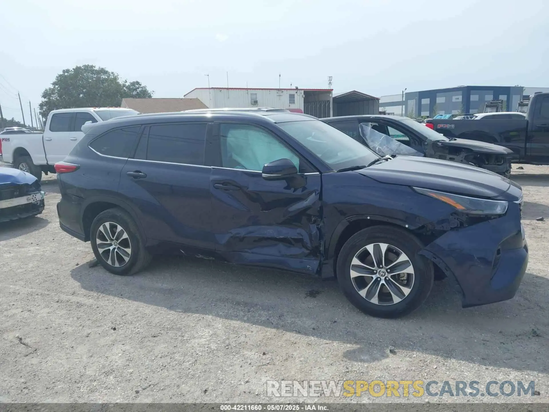 14 Photograph of a damaged car 5TDHZRAHXNS091574 TOYOTA HIGHLANDER 2022