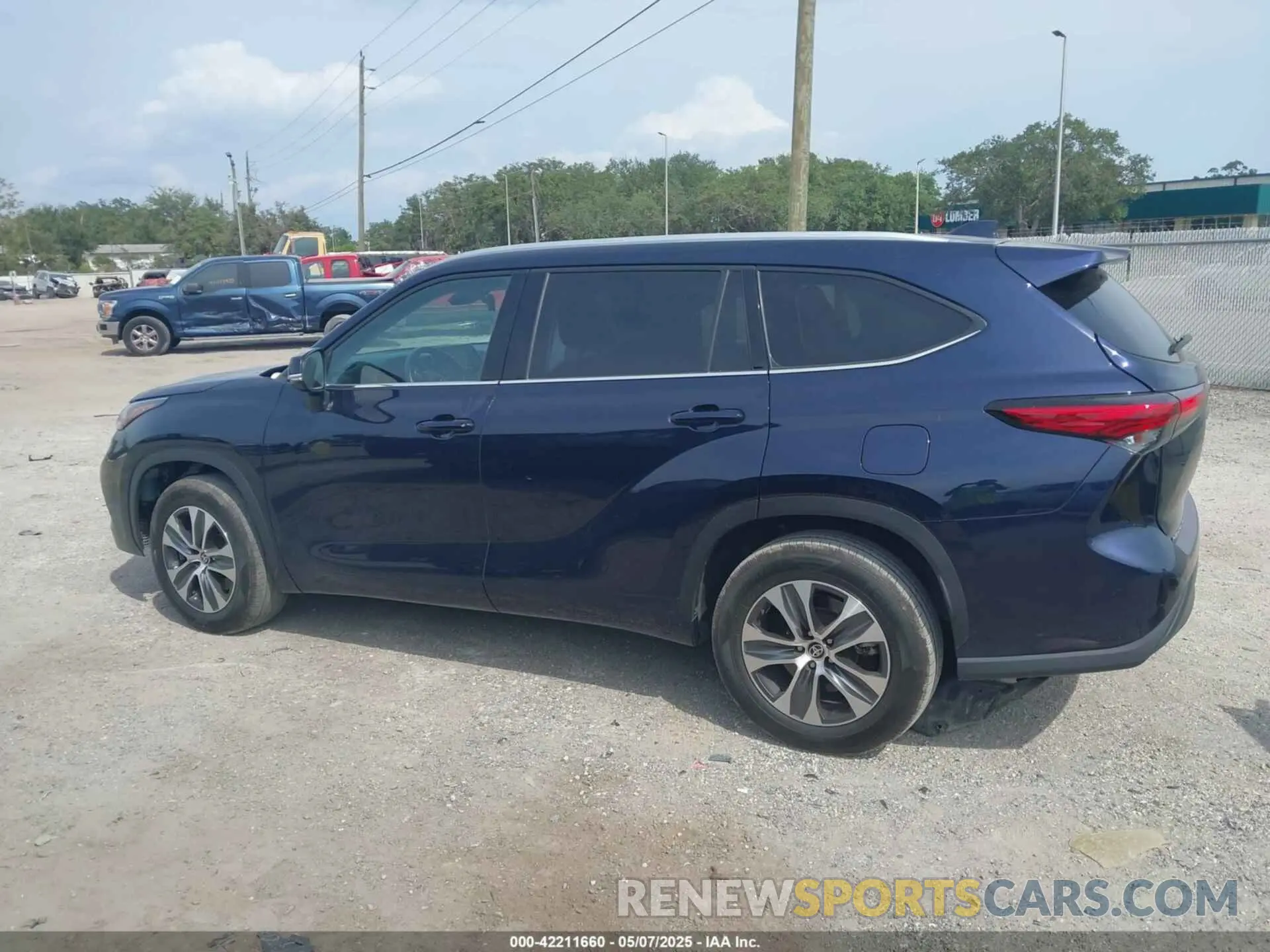 15 Photograph of a damaged car 5TDHZRAHXNS091574 TOYOTA HIGHLANDER 2022