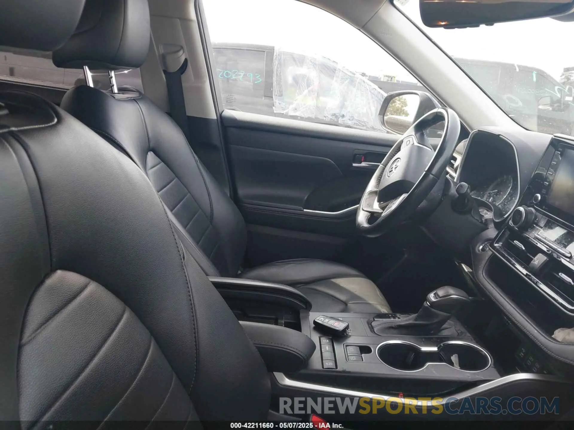 5 Photograph of a damaged car 5TDHZRAHXNS091574 TOYOTA HIGHLANDER 2022