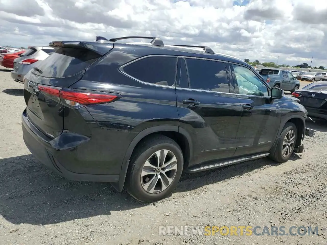3 Photograph of a damaged car 5TDHZRBH0NS202972 TOYOTA HIGHLANDER 2022
