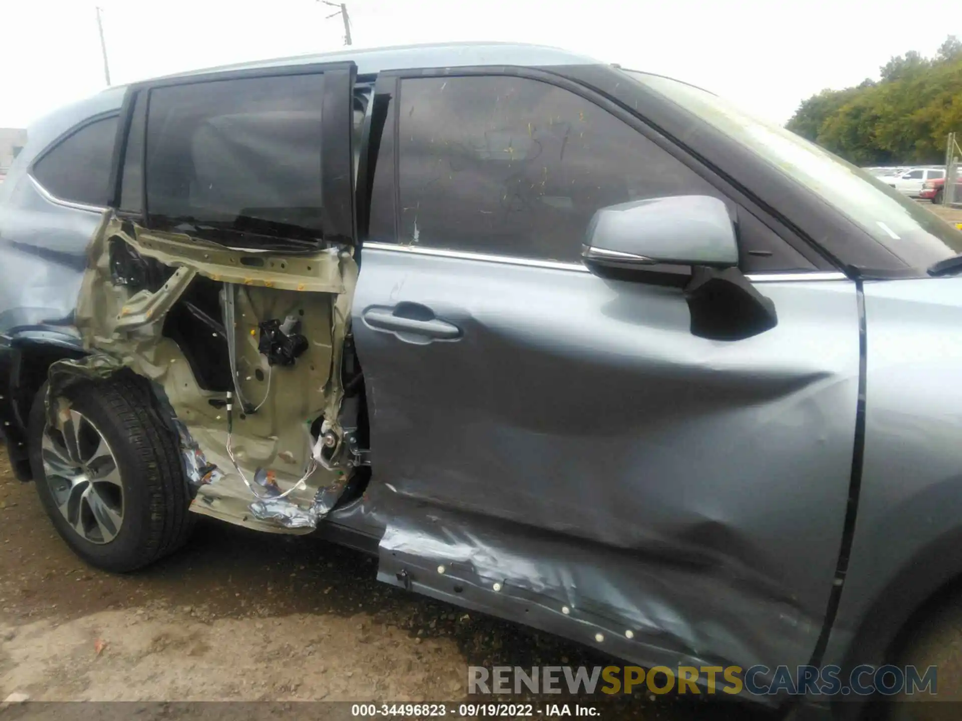 6 Photograph of a damaged car 5TDHZRBH0NS204737 TOYOTA HIGHLANDER 2022