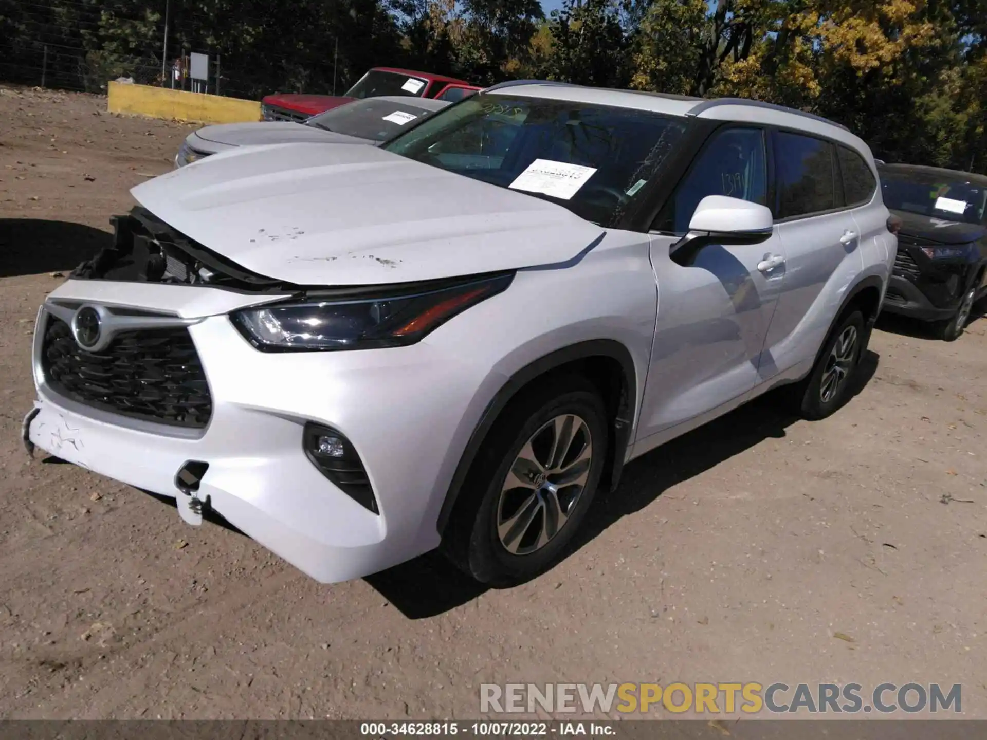 2 Photograph of a damaged car 5TDHZRBH0NS572352 TOYOTA HIGHLANDER 2022