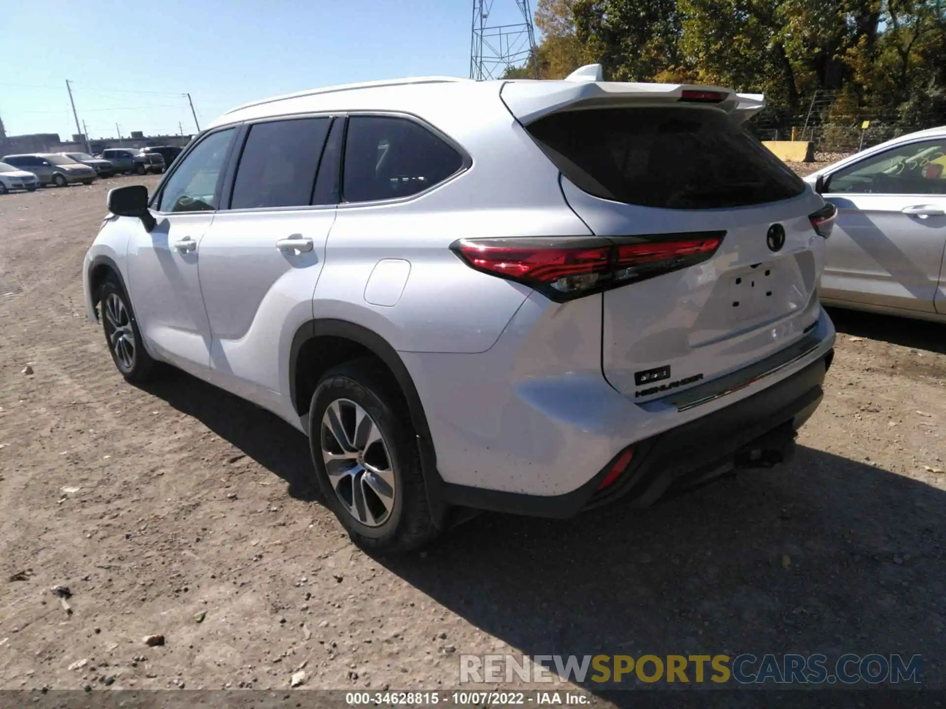 3 Photograph of a damaged car 5TDHZRBH0NS572352 TOYOTA HIGHLANDER 2022