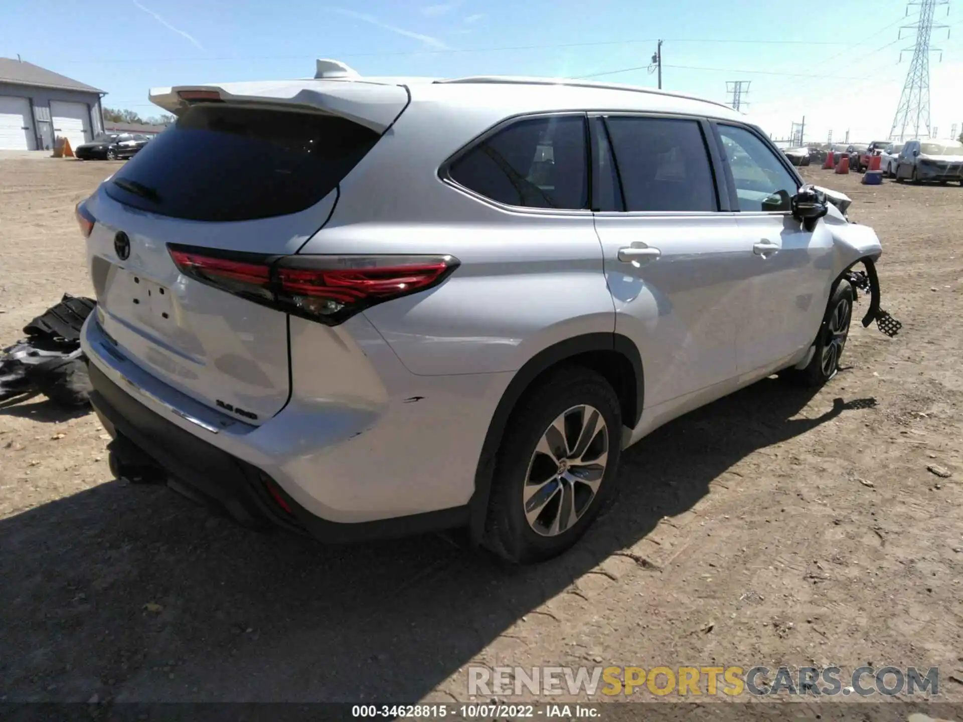 4 Photograph of a damaged car 5TDHZRBH0NS572352 TOYOTA HIGHLANDER 2022