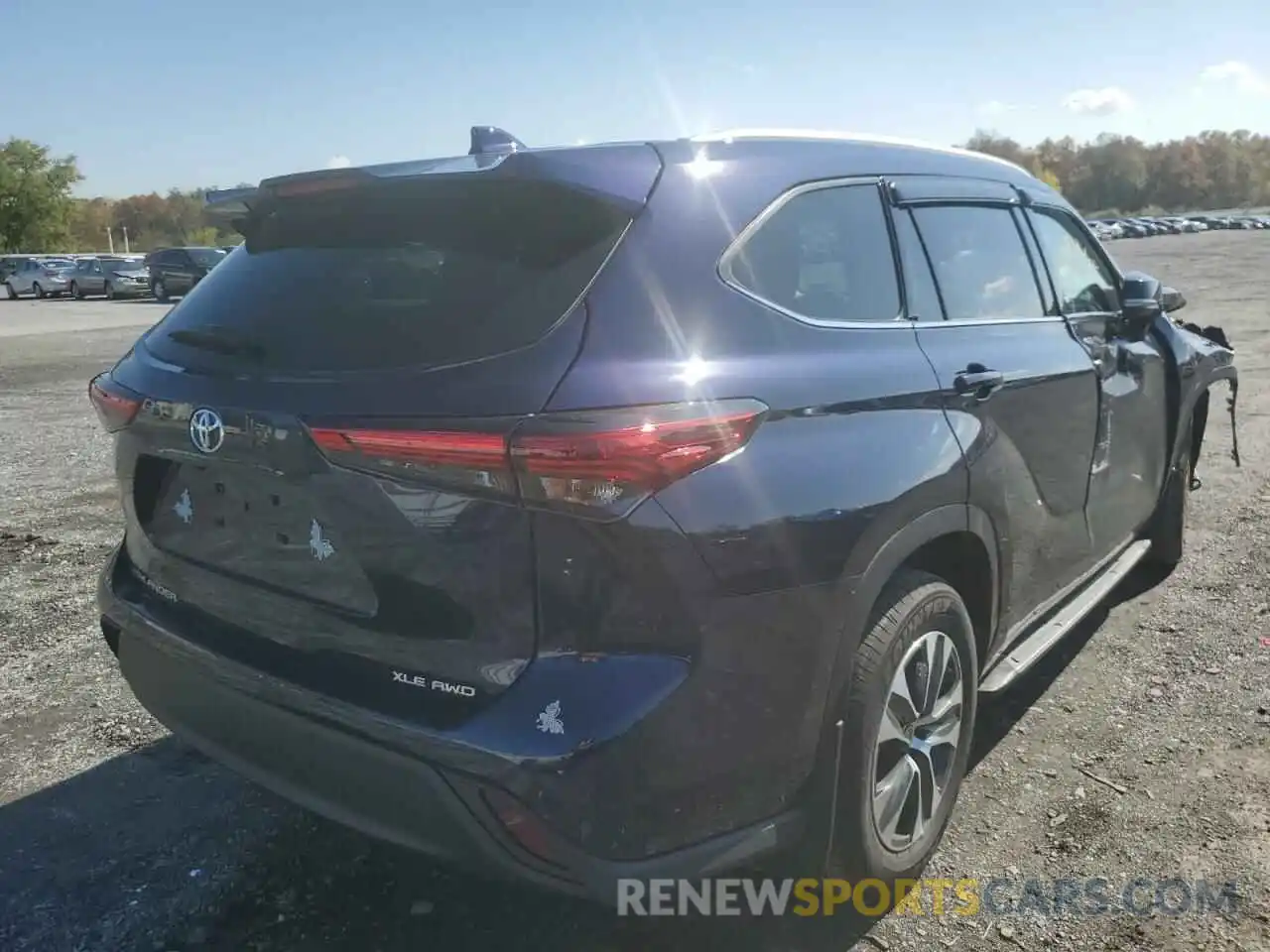 4 Photograph of a damaged car 5TDHZRBH0NS586347 TOYOTA HIGHLANDER 2022