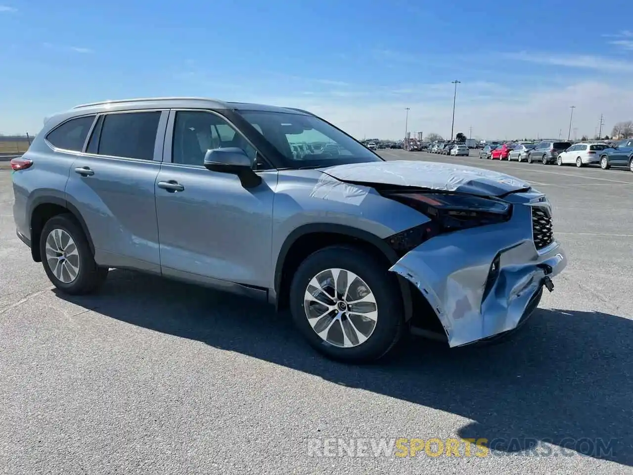 1 Photograph of a damaged car 5TDHZRBH1NS173675 TOYOTA HIGHLANDER 2022