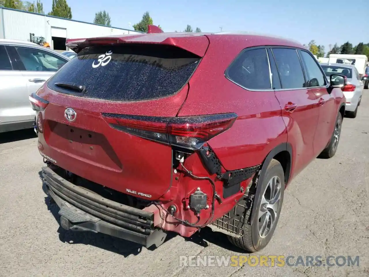 4 Photograph of a damaged car 5TDHZRBH1NS180805 TOYOTA HIGHLANDER 2022