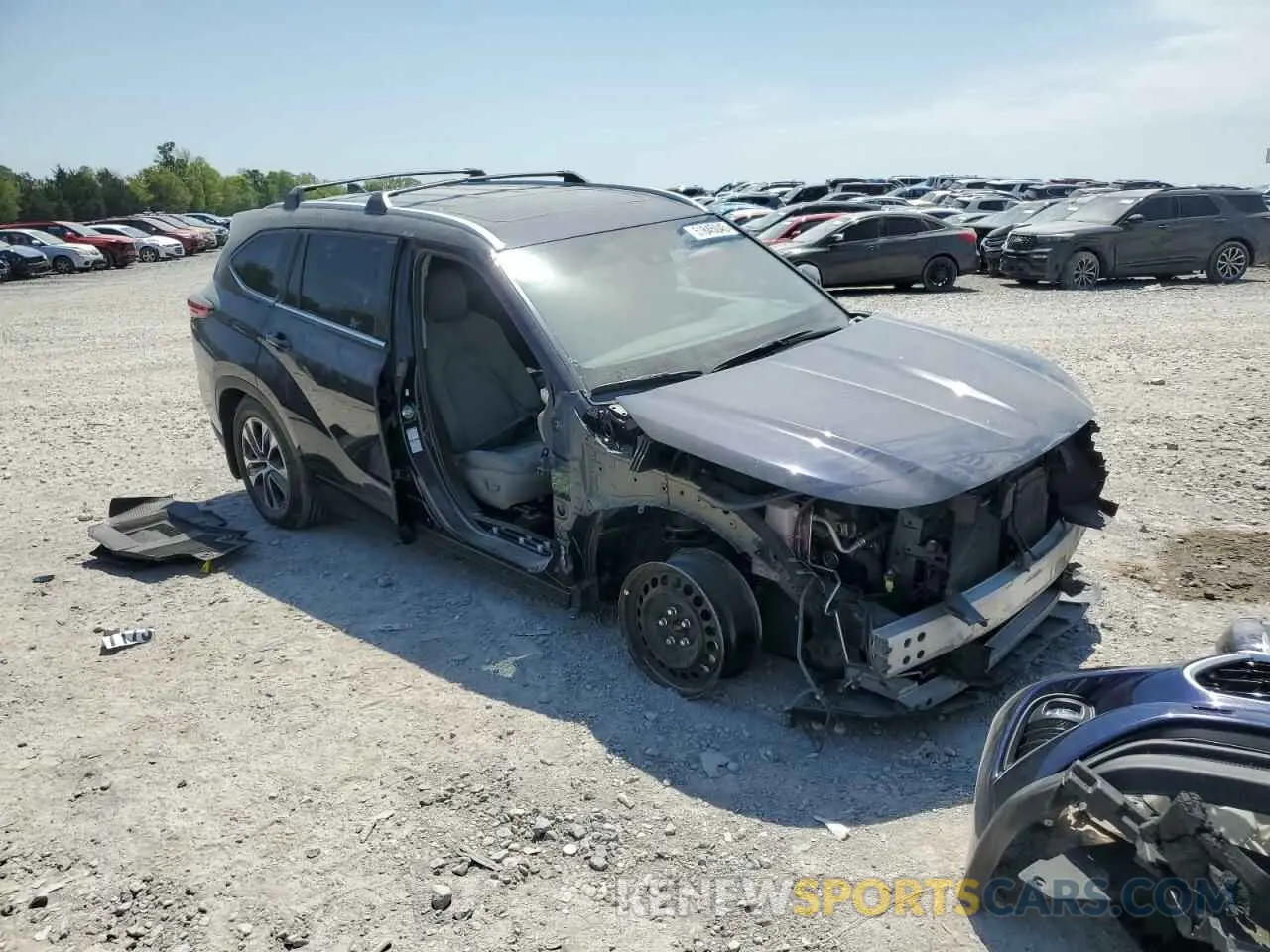 4 Photograph of a damaged car 5TDHZRBH1NS234913 TOYOTA HIGHLANDER 2022