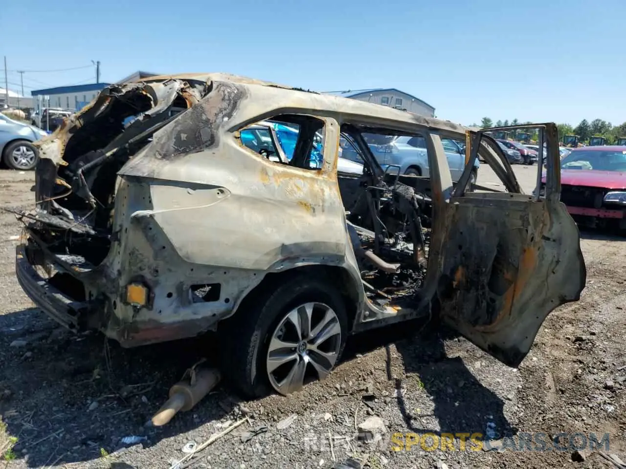 4 Photograph of a damaged car 5TDHZRBH1NS565281 TOYOTA HIGHLANDER 2022