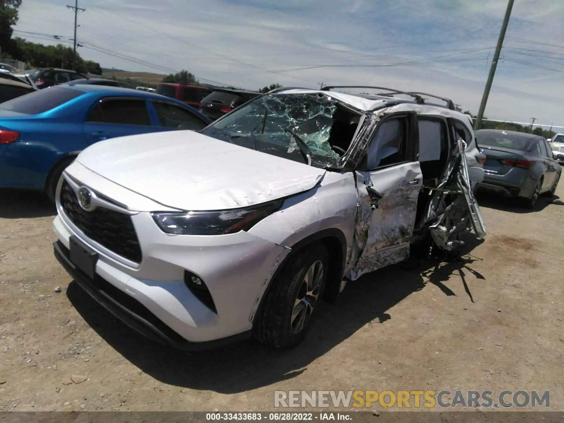 2 Photograph of a damaged car 5TDHZRBH1NS570402 TOYOTA HIGHLANDER 2022