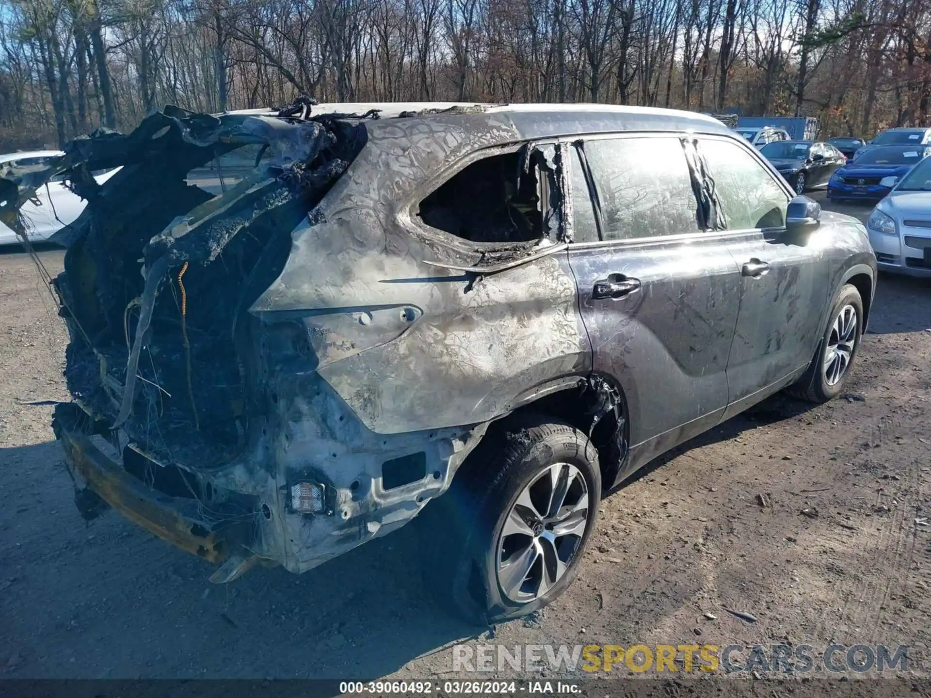 4 Photograph of a damaged car 5TDHZRBH1NS571632 TOYOTA HIGHLANDER 2022