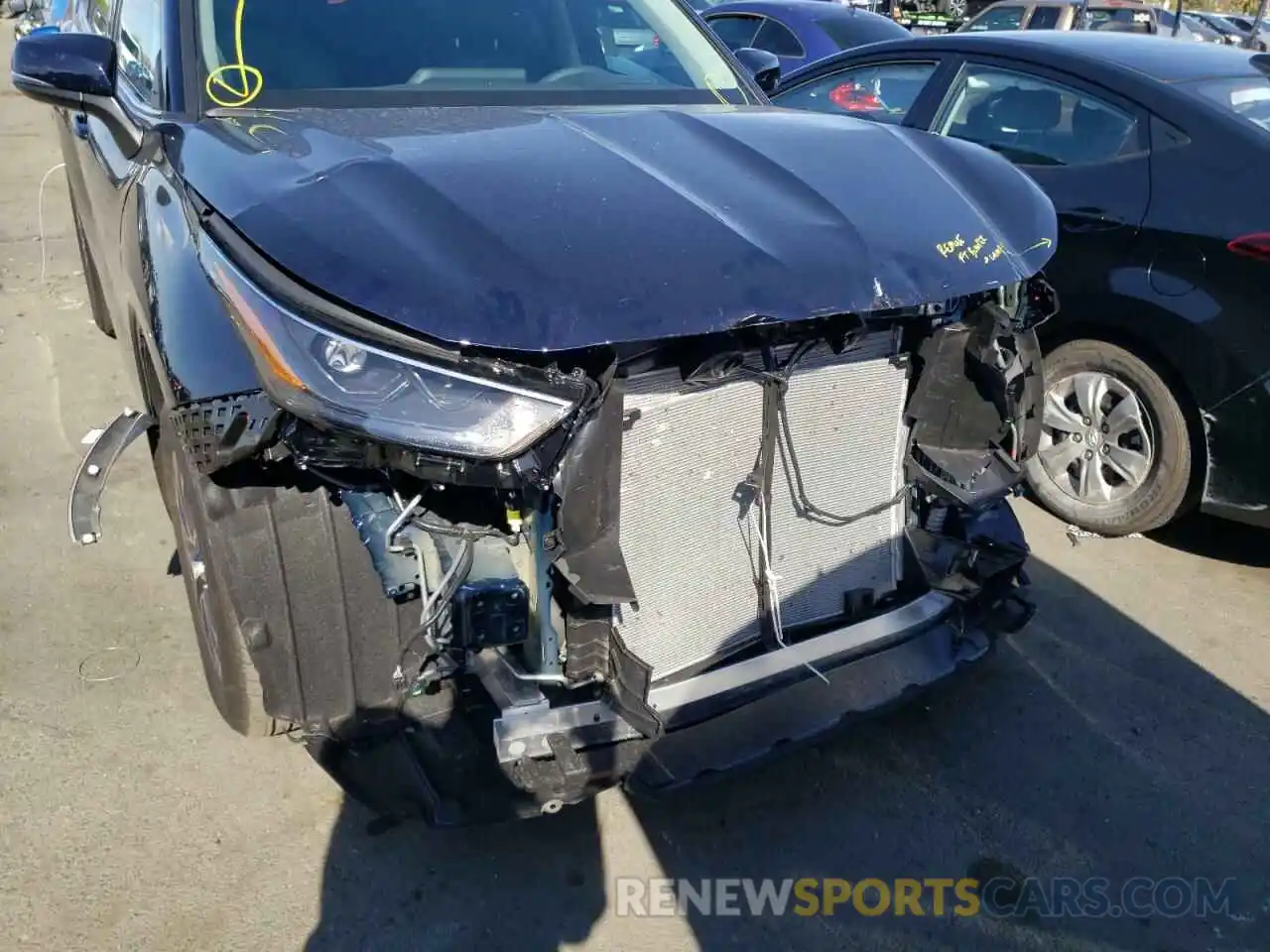 9 Photograph of a damaged car 5TDHZRBH1NS573882 TOYOTA HIGHLANDER 2022