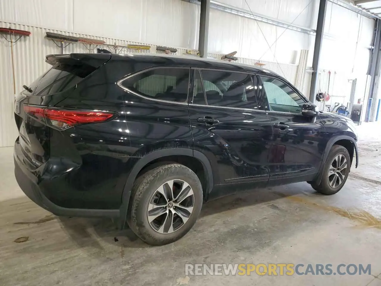 3 Photograph of a damaged car 5TDHZRBH1NS586745 TOYOTA HIGHLANDER 2022