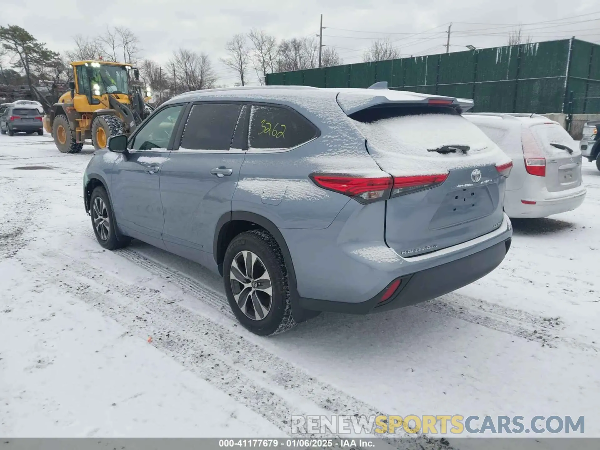 3 Photograph of a damaged car 5TDHZRBH2NS168663 TOYOTA HIGHLANDER 2022