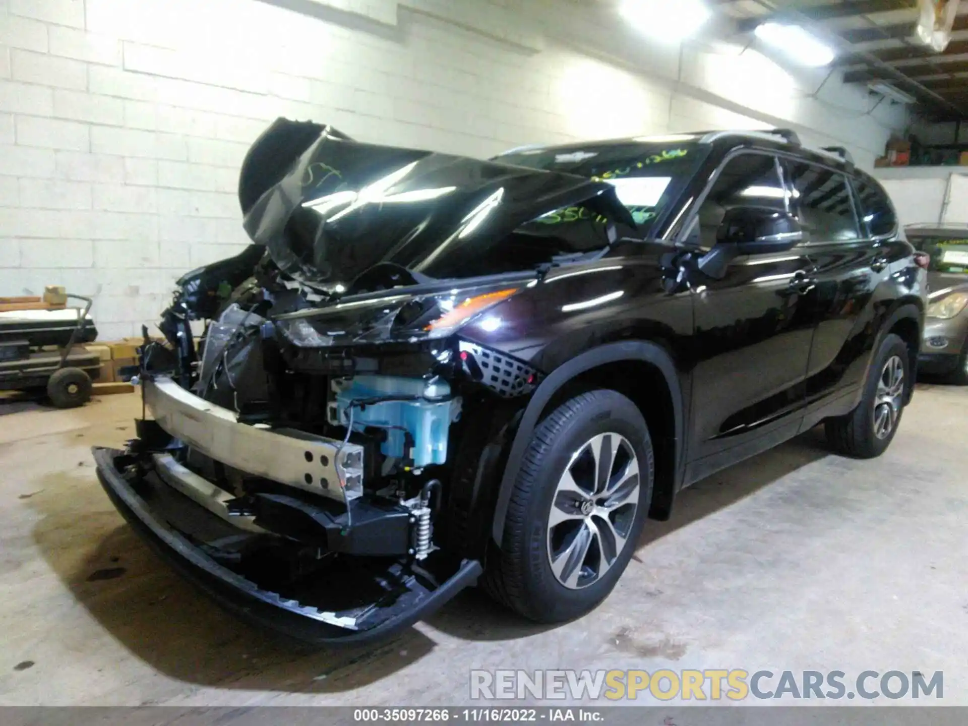 2 Photograph of a damaged car 5TDHZRBH2NS171899 TOYOTA HIGHLANDER 2022