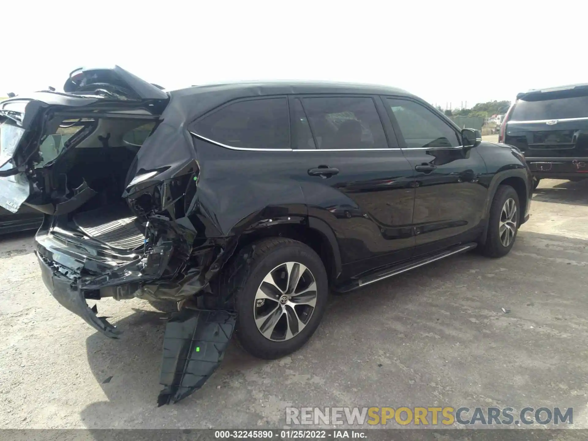 4 Photograph of a damaged car 5TDHZRBH2NS181476 TOYOTA HIGHLANDER 2022