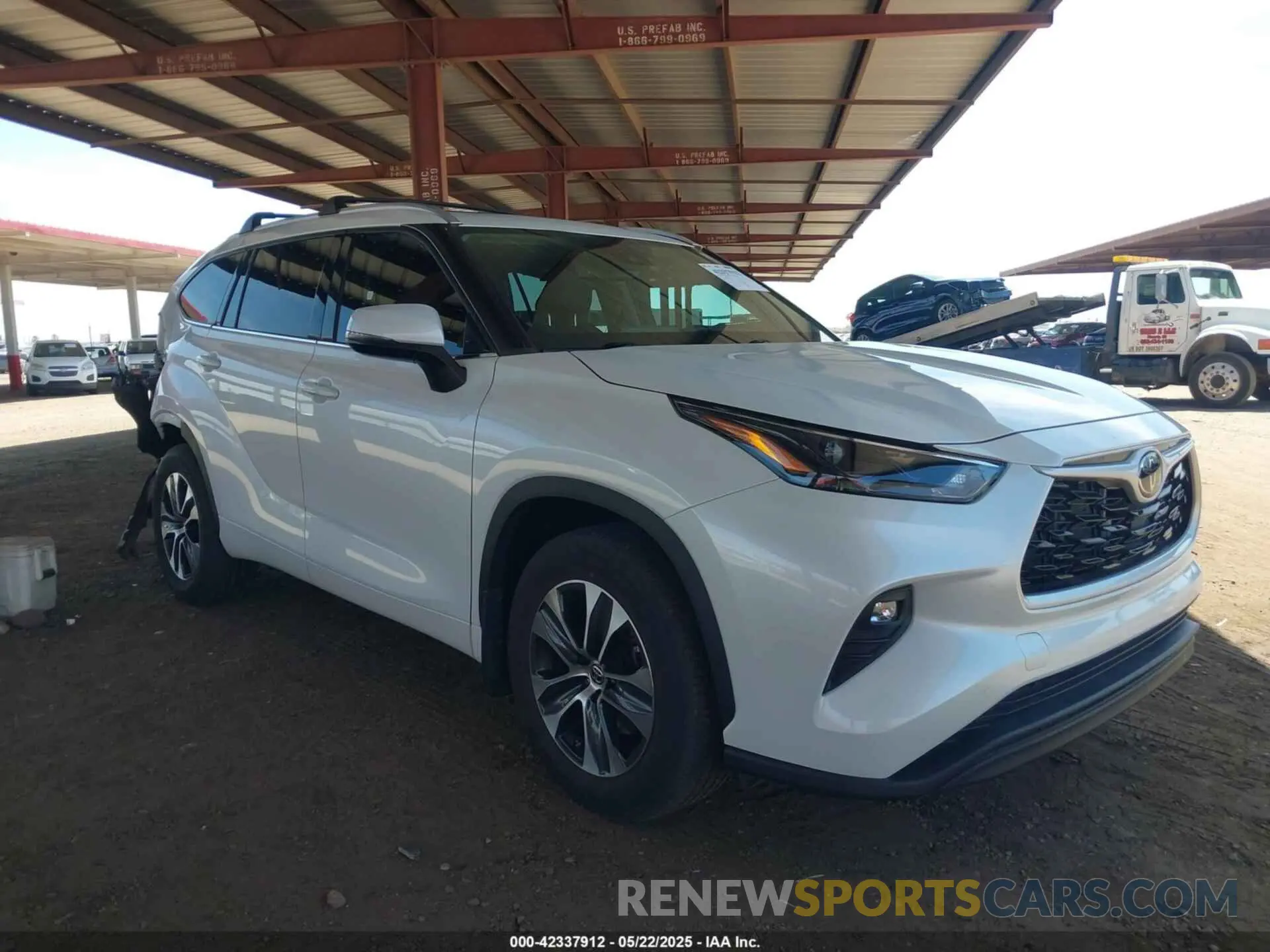 1 Photograph of a damaged car 5TDHZRBH2NS185236 TOYOTA HIGHLANDER 2022