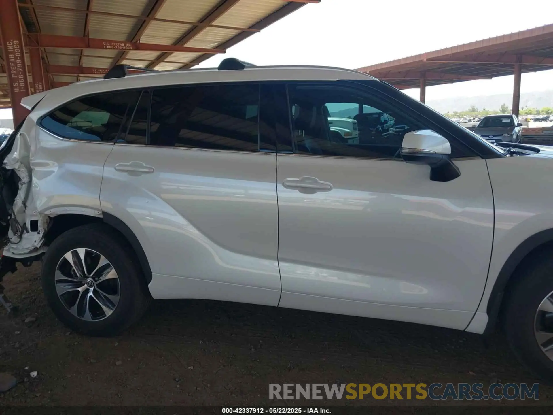 13 Photograph of a damaged car 5TDHZRBH2NS185236 TOYOTA HIGHLANDER 2022